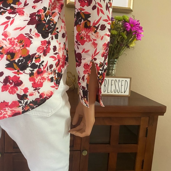 Candie’s Formal Floral Blouse - Picture 8 of 9